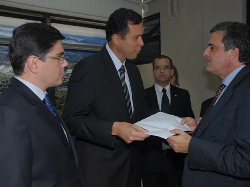 OAB/MS entrega a ministro manifesto contra violência nas disputas de terras em MS