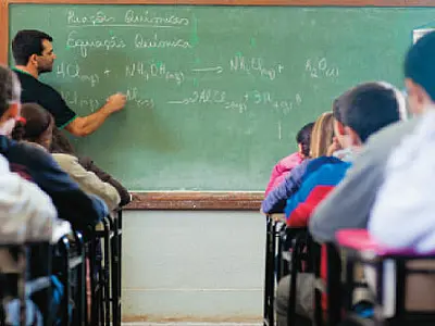 No Brasil, 52% dos professores do ensino médio não têm formação adequada