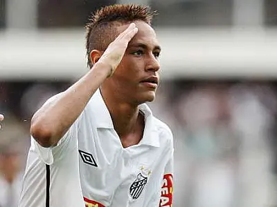 Pai de Neymar pressiona Santos por definição