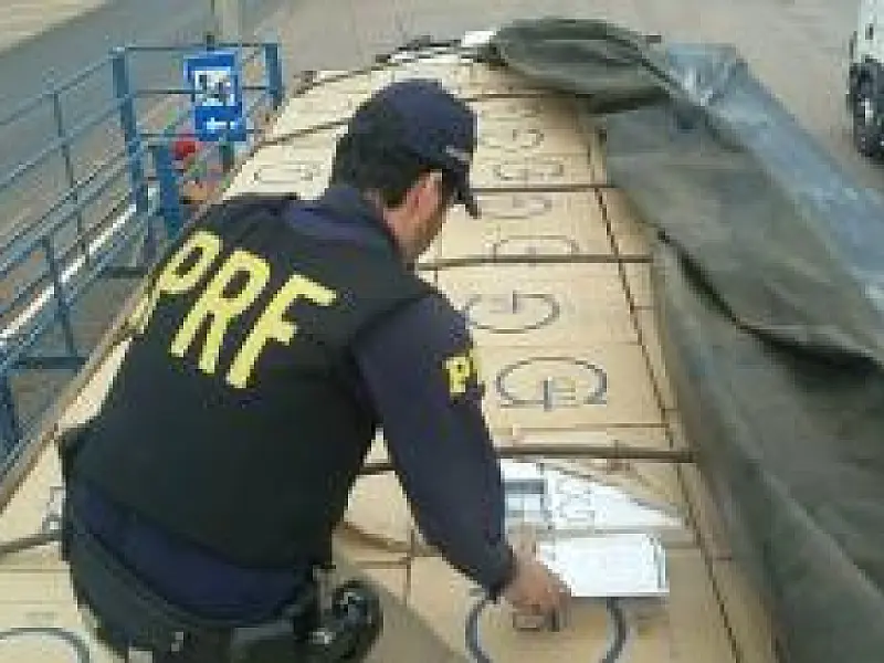 Carga de cigarros contrabandeados avaliada em R$ 2,3 milhões é apreendida na BR-163