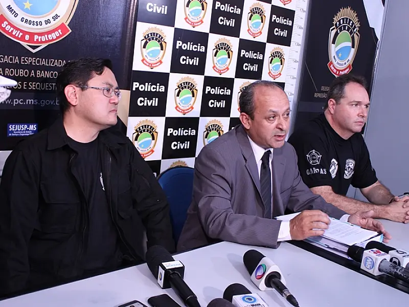 Acusados de executarem ex-delegado são apresentados pela polícia