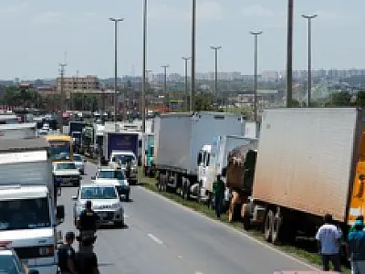 Governo endurece multas e sanções para quem obstruir rodovias do país