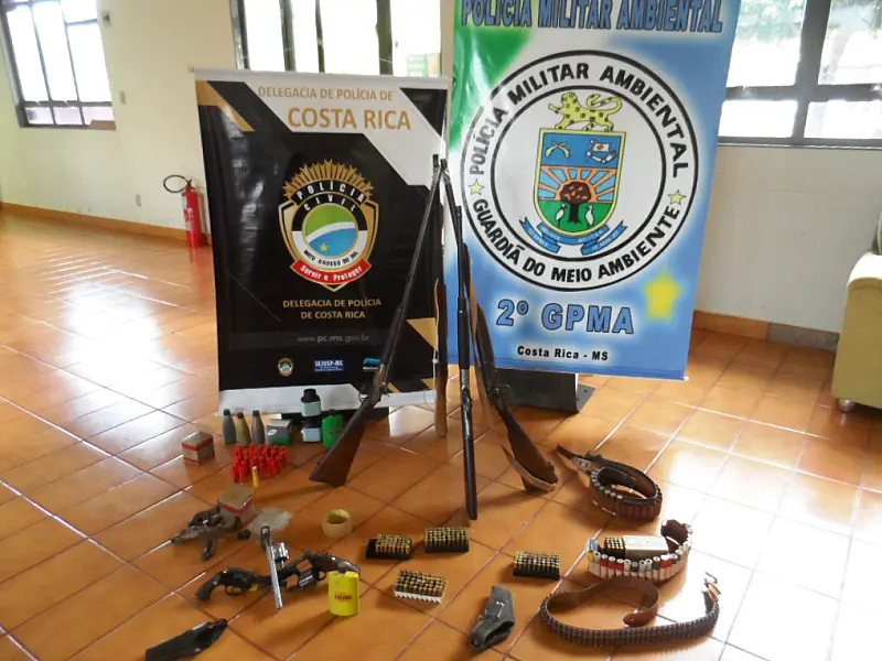 PMA, PM e Polícia Civil prendem fazendeiro com arsenal de sete armas em Costa Rica