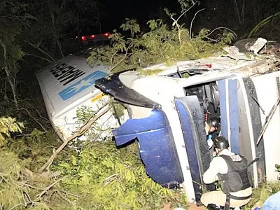 Motorista 'cochila' ao volante e despenca em ribanceira na BR-163