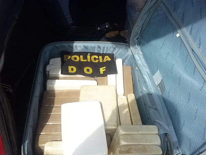 Cocaína e pasta base são apreendidas pelo DOF em veículo de SP