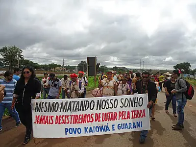 Caciques fazem marcha por demarcação; PRF fecha 463
