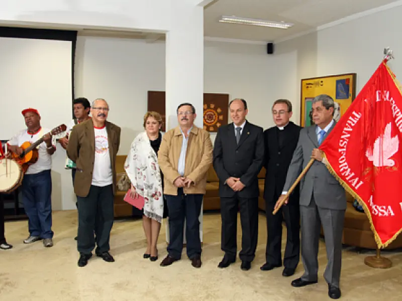 Antes de ir a Brasília, Governador recebe festeiros do Divino Espírito Santo