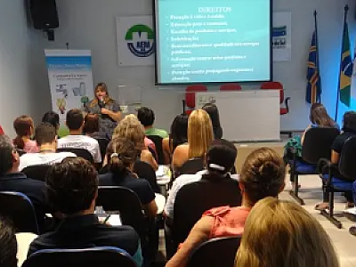 Procon/MS ensina sobre direitos do consumidor em curso para multiplicadores
