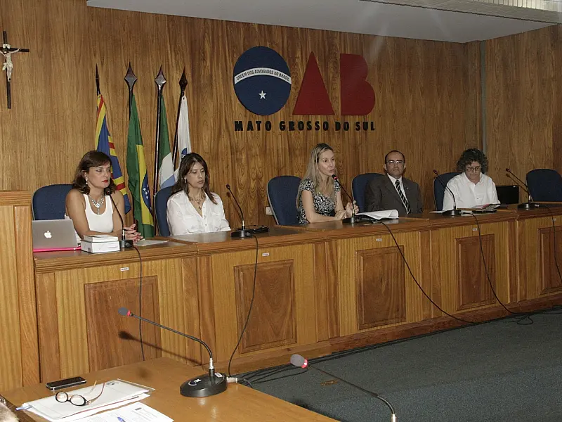 Café Jurídico debate primeiro mês da nova legislação das domésticas
