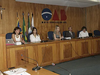 Café Jurídico debate primeiro mês da nova legislação das domésticas
