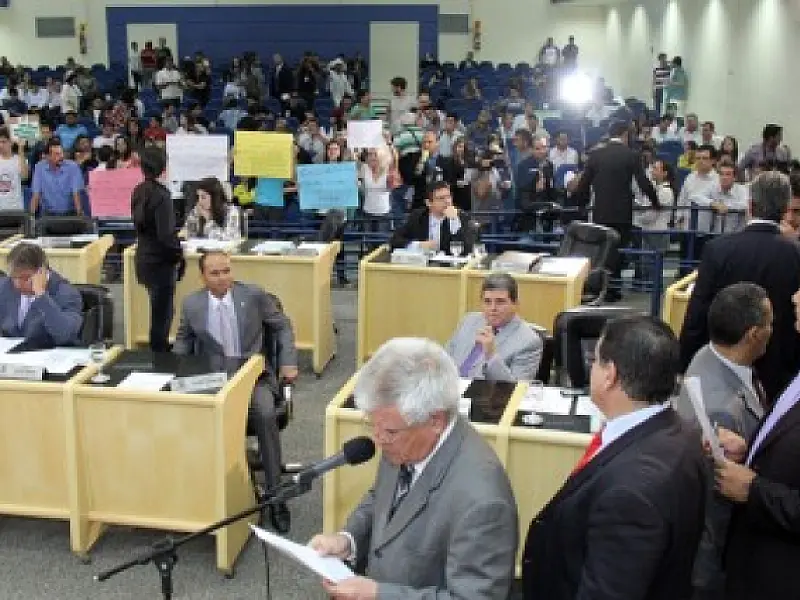 Câmara aprova Emenda à LOM que exige Ficha Limpa