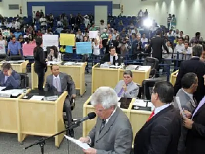 Câmara aprova Emenda à LOM que exige Ficha Limpa