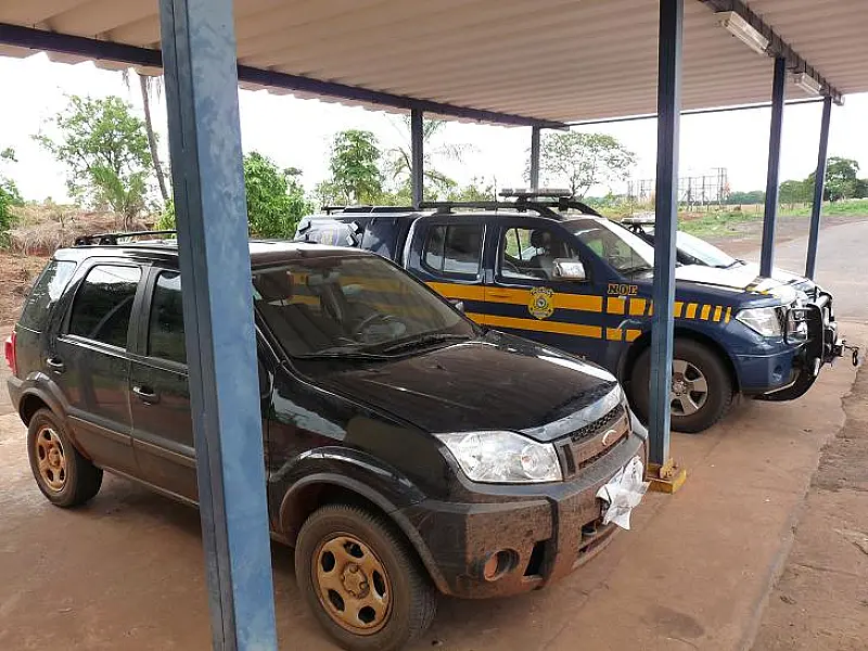 PRF recupera veículo roubado em GO e apreende mais de 40 kg de Maconha