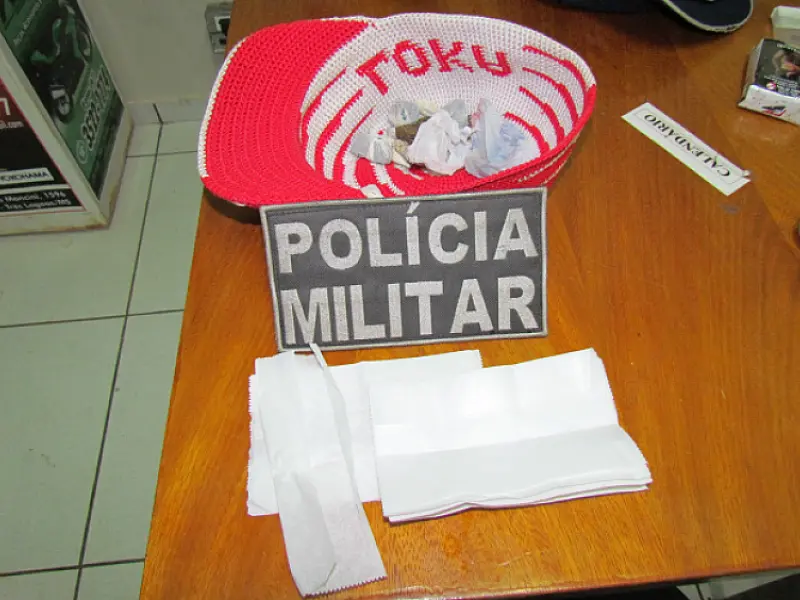 PM prende jovem com drogas em ponto de ônibus de Três Lagoas