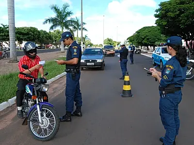 Adolescentes são apreendidos ao volante todos os dias na Capital, diz delegada
