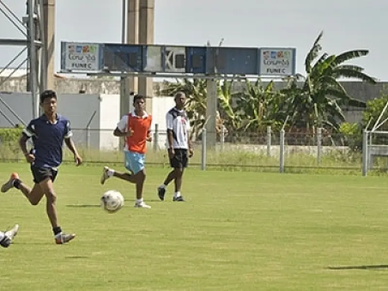 Jovens de Corumbá participam de peneira do Corinthians