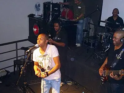 Salgadinho anima a noite de carnaval em Ladário