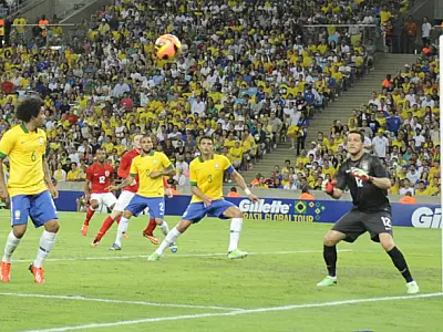 Brasil e Inglaterra empatam em 2 a 2 na abertura do Maracanã
