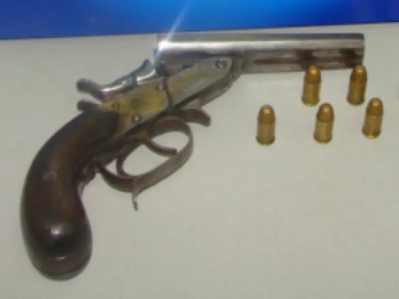Jovem é preso com arma calibre 32 na BR 163