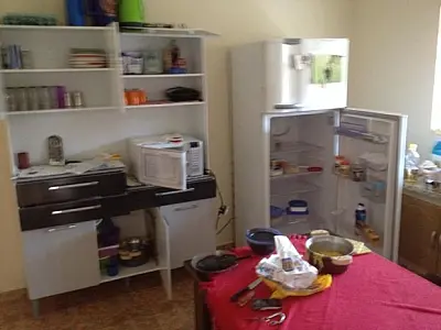 Ladrão invade casa, cozinha, faz pipoca e foge com pertences da vítima