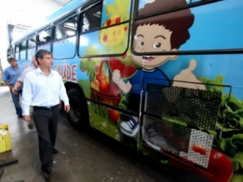 Ônibus orgânico é lançado na Praça do Rádio Clube