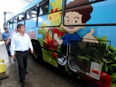 Ônibus orgânico é lançado na Praça do Rádio Clube