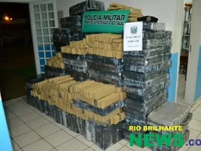 PM de Rio Brilhante apreende caminhonete com maconha
