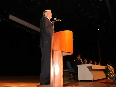 Vereador eleito Zeca do PT causa tensão em seu discurso durante diplomação