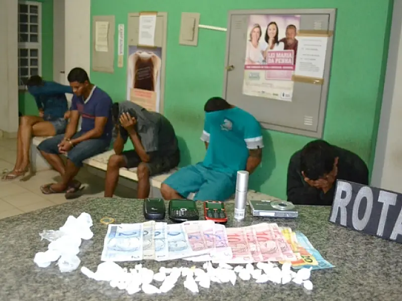 A menos de 100m de escola, Rotai apreende paradinhas de pasta base de cocaína