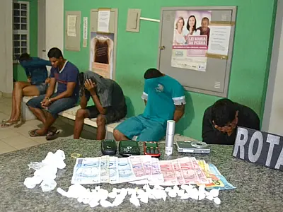 A menos de 100m de escola, Rotai apreende paradinhas de pasta base de cocaína