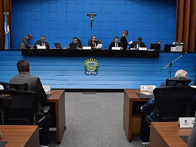 Redação final da proposta de revisão salarial dos servidores deve ser votada hoje