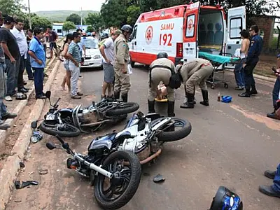 Acidente envolvendo motociclistas deixa um gravemente ferido