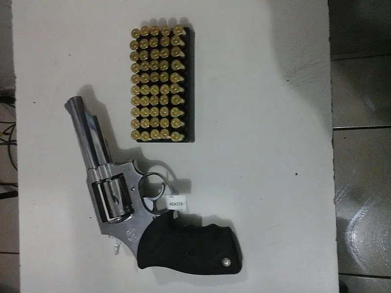 Casal é preso no distrito do Boqueirão por porte ilegal de arma de fogo