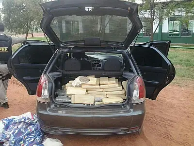 PRF apreende veículo com 168,9 Kg de maconha