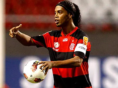 Cúpula do Flamengo nega afastamento de Ronaldinho