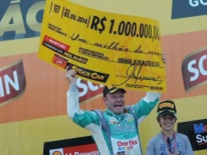 Barrichello vence etapa da Stock Car e ganha R$ 1 milhão