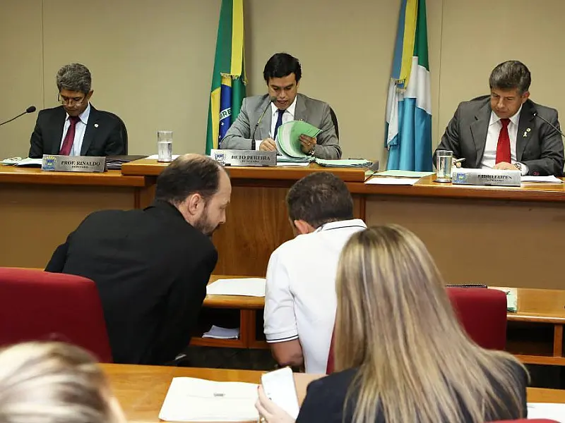 CCJR aprova LDO e projeto que amplia gratuidade no transporte intermunicipal