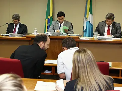 CCJR aprova LDO e projeto que amplia gratuidade no transporte intermunicipal