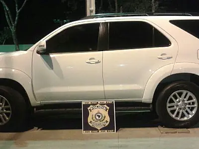 Dois homens são detidos por estarem com veículo adulterado