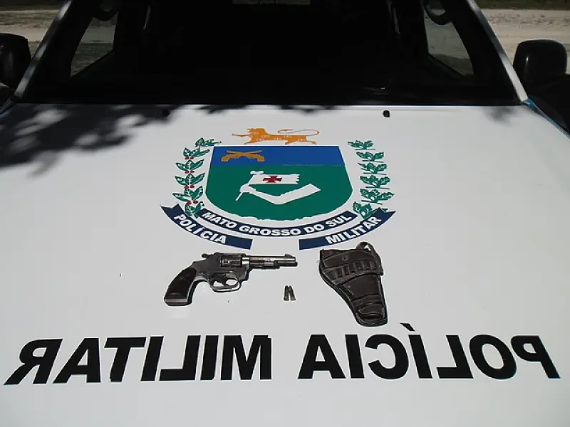PM apreende arma de fogo escondida na cueca de jovem em Ladário