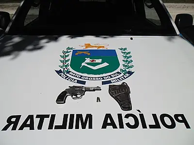 PM apreende arma de fogo escondida na cueca de jovem em Ladário