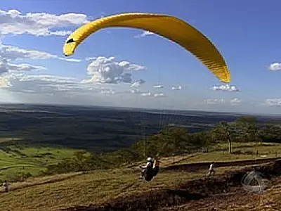 Morre douradense que caiu de 15m de altura em voo de parapente