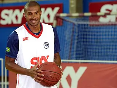 Leandrinho espera convite para Mundial e promete dedicação à Seleção