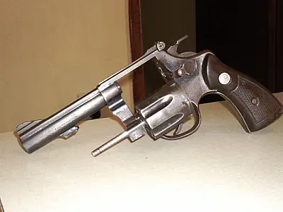 PM de Laguna Carapã apreende arma de fogo com adolescente