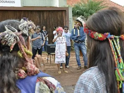 Indígenas protestam e ameaçam fechar MS-156