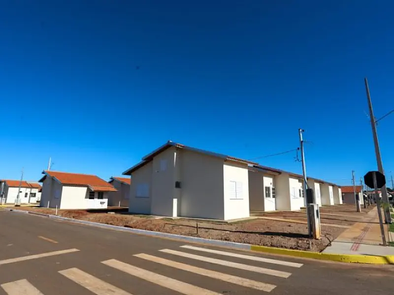 Bonito avança com investimento de R$ 613 milhões do Governo de MS e entrega de casas, asfalto e esco
