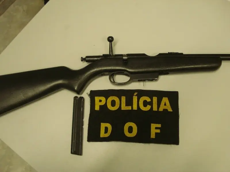 DOF flagra homem portando rifle calibre 22