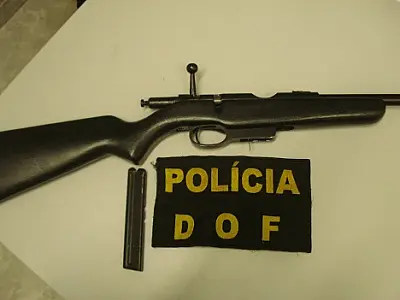 DOF flagra homem portando rifle calibre 22