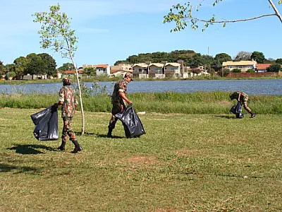 Projeto Florestinha e moradores retiram 300 kg de lixo
