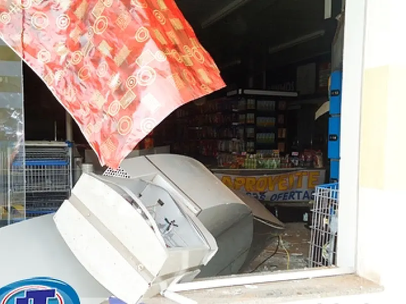 Assaltantes explodem caixa eletrônico em Paranaíba